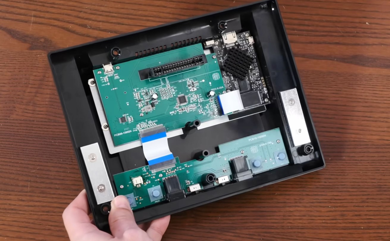 7800+ Inside (1311 x 810).jpg
